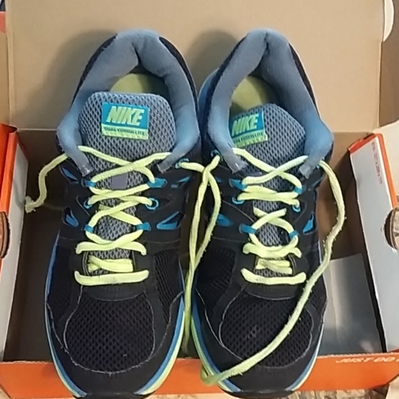 Nike Dual Fusion Lite Shoes🌺 - Picture 2 of 4